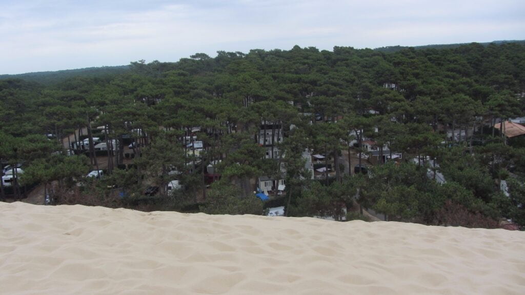 Eden izmed kampov pod sipino.