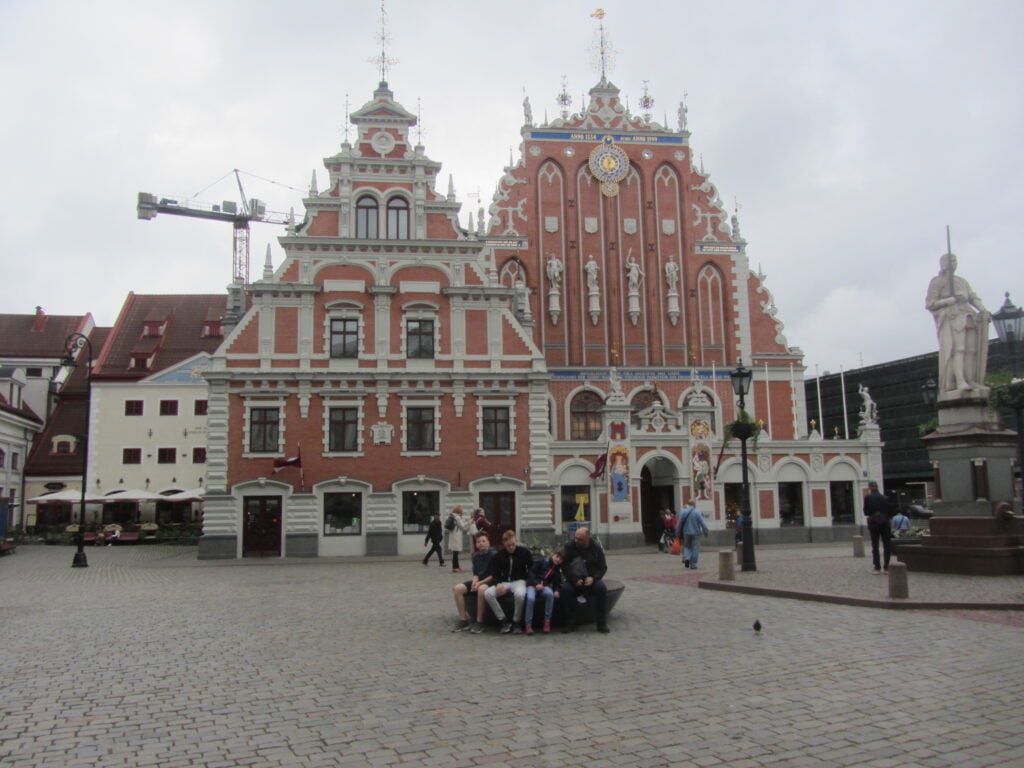 Hiša črnoglavcev v središču Rige