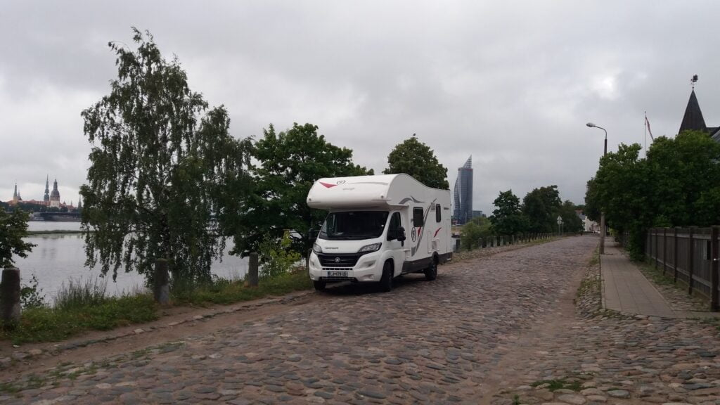 V Rigi smo parkirali in prespali ob reki