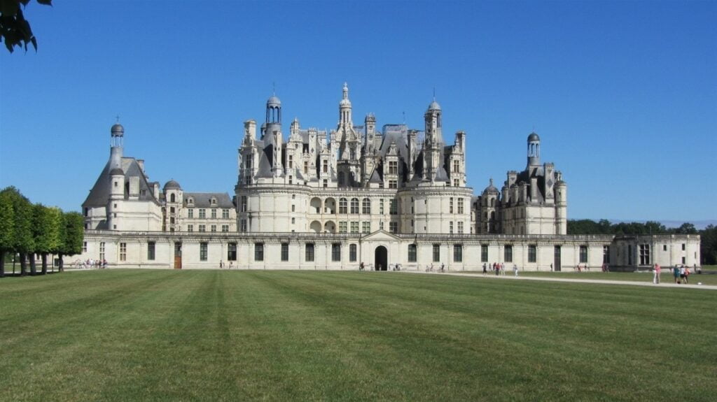 Chambord, 100 m levo od gradu je velik PZA