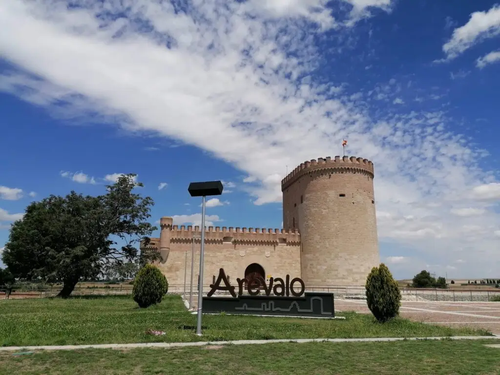 Obrambni stolp v Arevalu